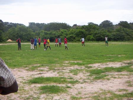 des gosses qui jouent 